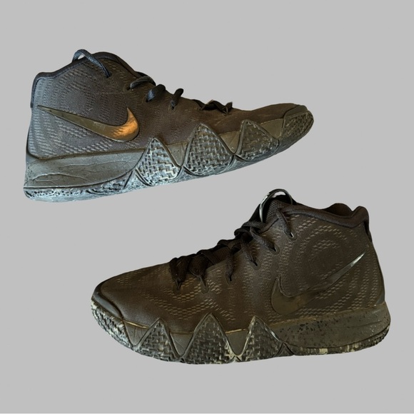 NIKE Kyrie 4 Blackouts Kids Basketball Shoes - Picture 1 of 11